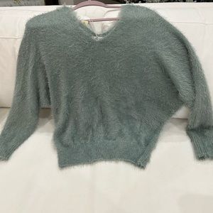 Woman’s S/M Sweater
